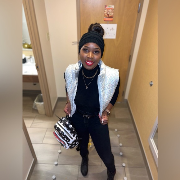 Large women’s silver puffer - Picture 6 of 10